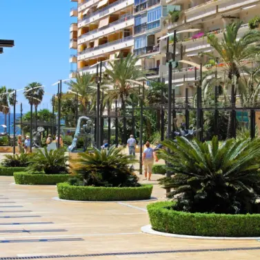 Продажа апартаментов на среднем этаже в Marbella