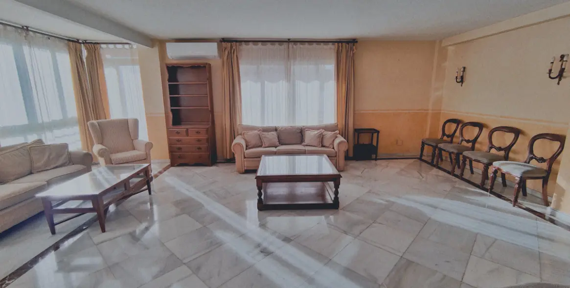 Sale of middle floor apartment in Marbella 2