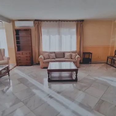 Продажа апартаментов на среднем этаже в Marbella