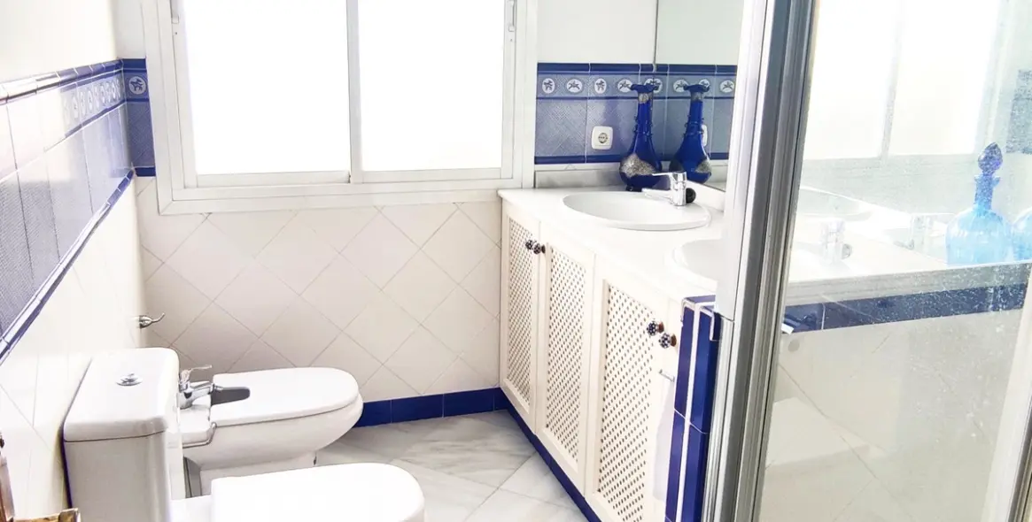 Sale of middle floor apartment in Marbella 3