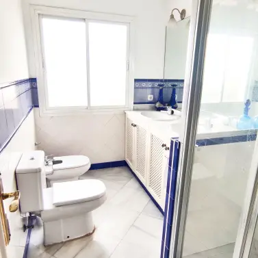 Продажа апартаментов на среднем этаже в Marbella