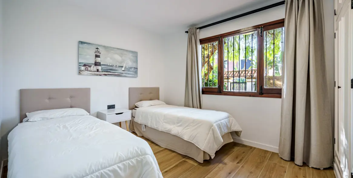 Sale of ground floor apartment in Sierra Blanca 12