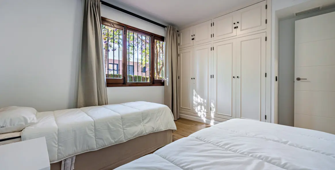 Sale of ground floor apartment in Sierra Blanca 13