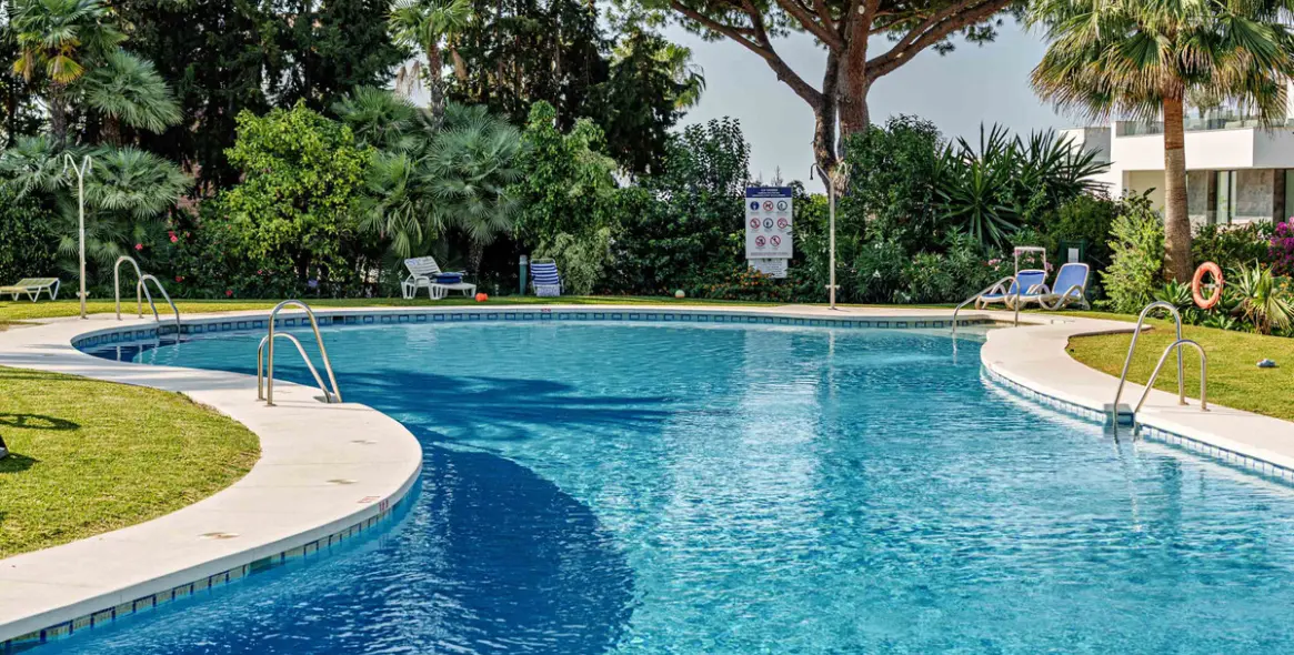 Sale of ground floor apartment in Sierra Blanca 19