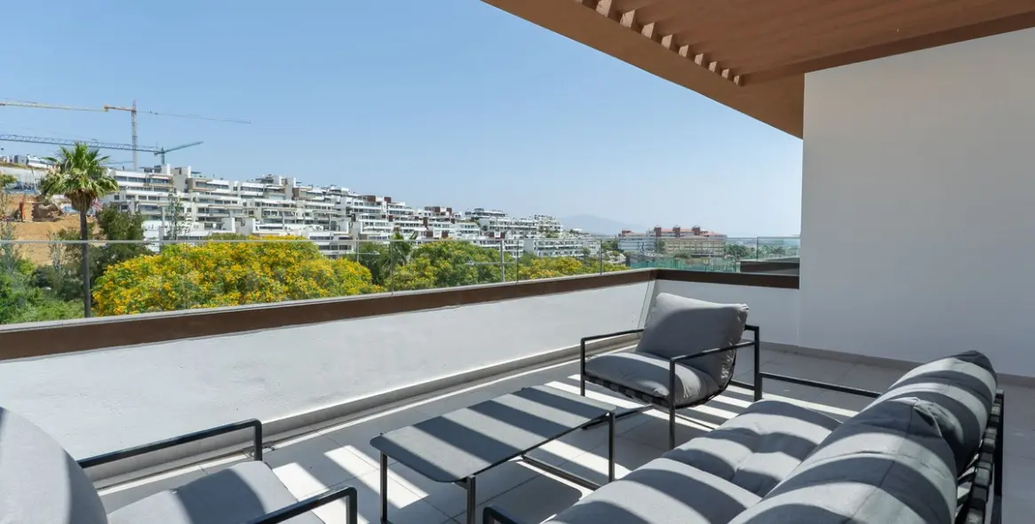 Sale of middle floor apartment in Estepona (district Estepona) 1