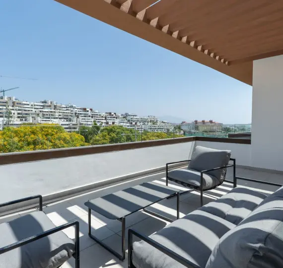 Middle floor apartment R5074156