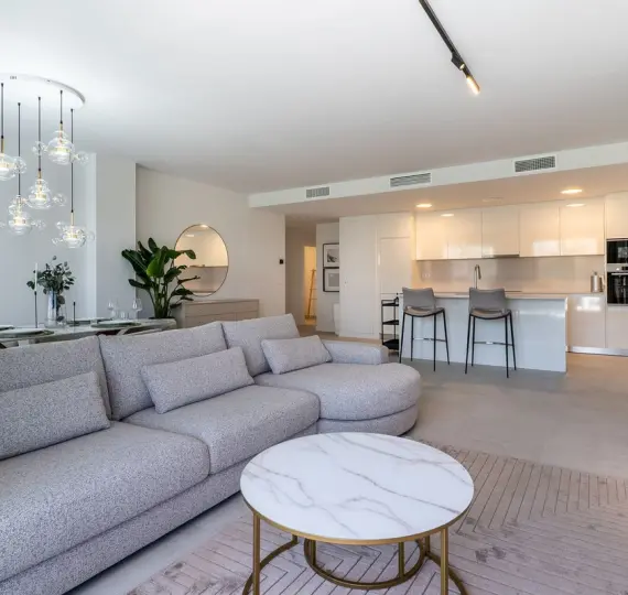 Middle floor apartment R5074156