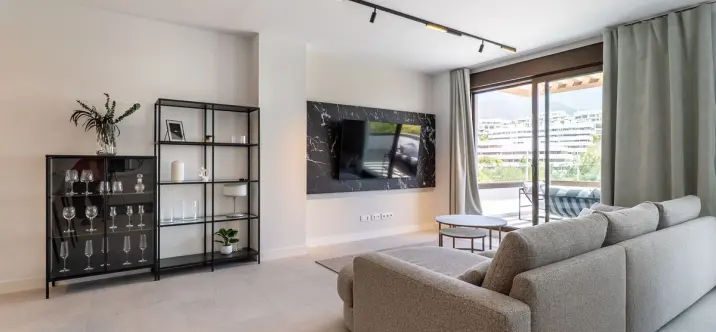 Middle floor apartment R5074156 3