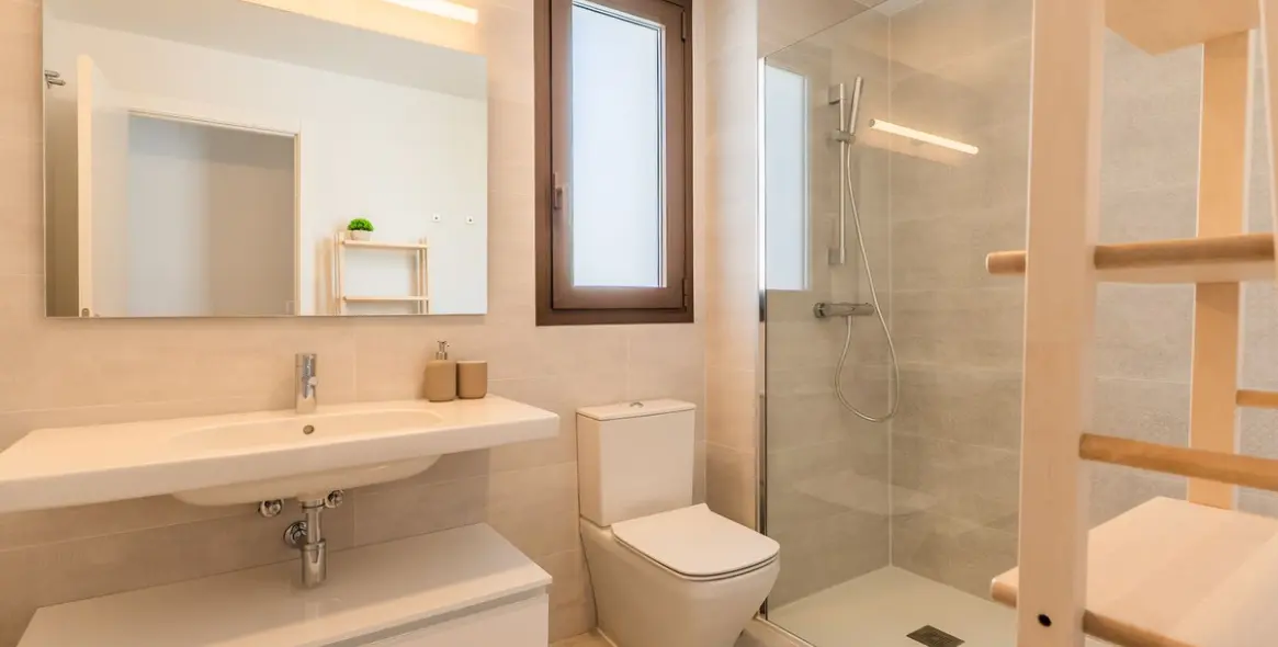 Sale of middle floor apartment in Estepona 12