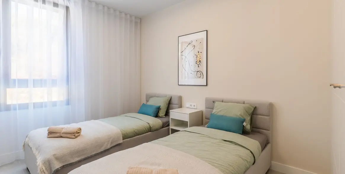 Sale of middle floor apartment in Estepona 13