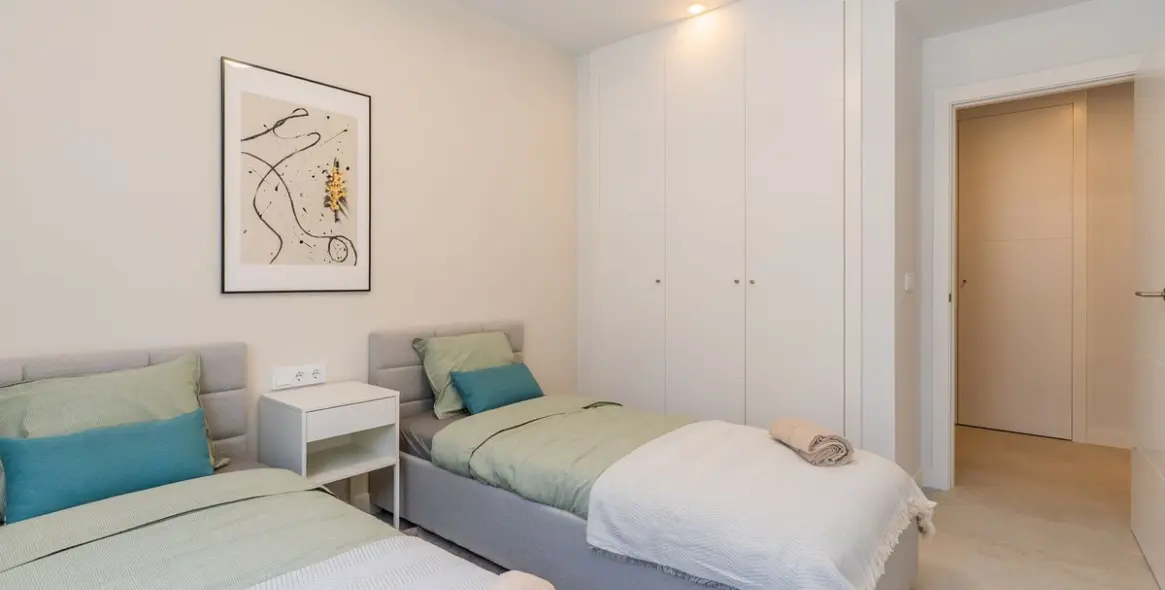 Sale of middle floor apartment in Estepona 14