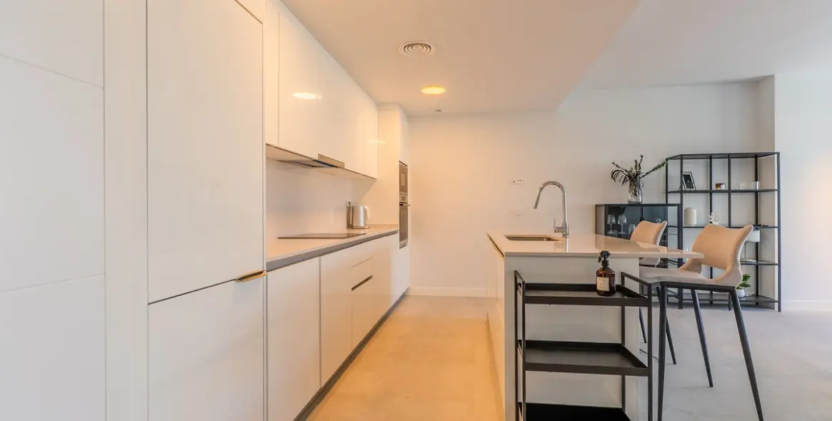 Sale of middle floor apartment in Estepona 16