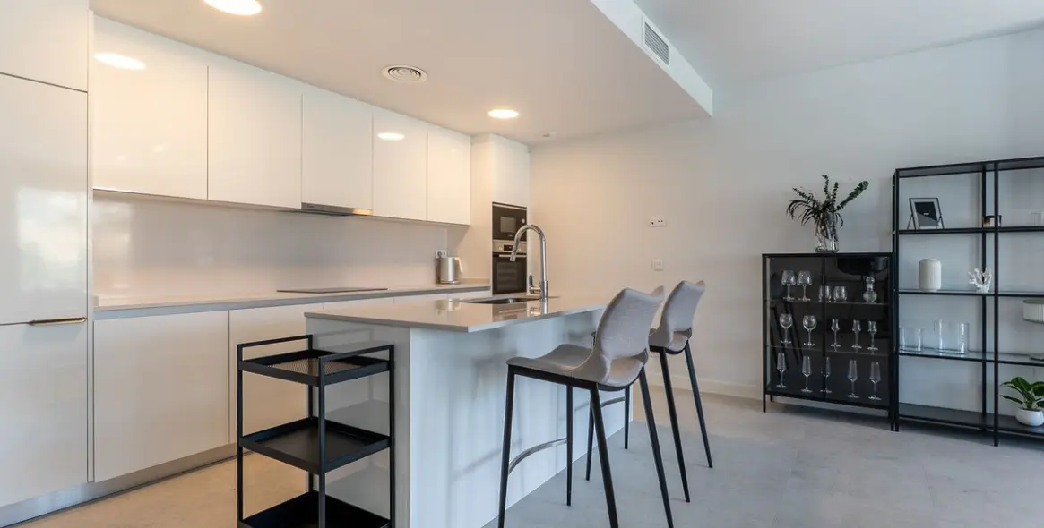 Sale of middle floor apartment in Estepona 17