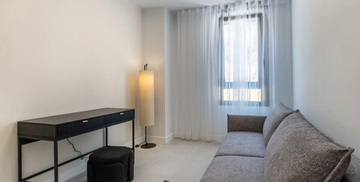 Sale of middle floor apartment in Estepona 18