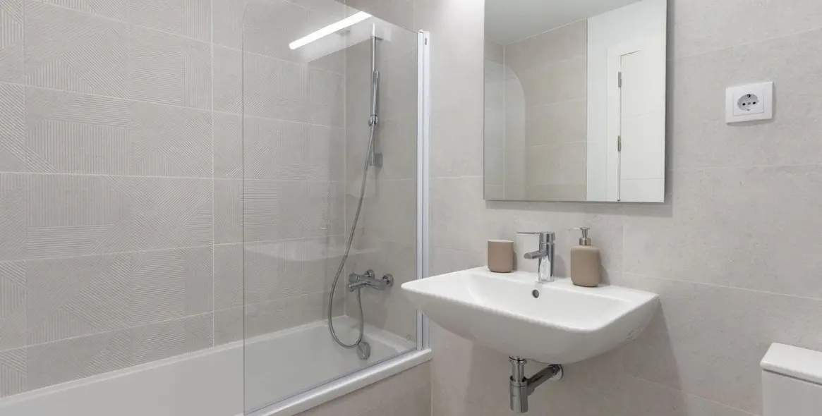 Sale of middle floor apartment in Estepona 19