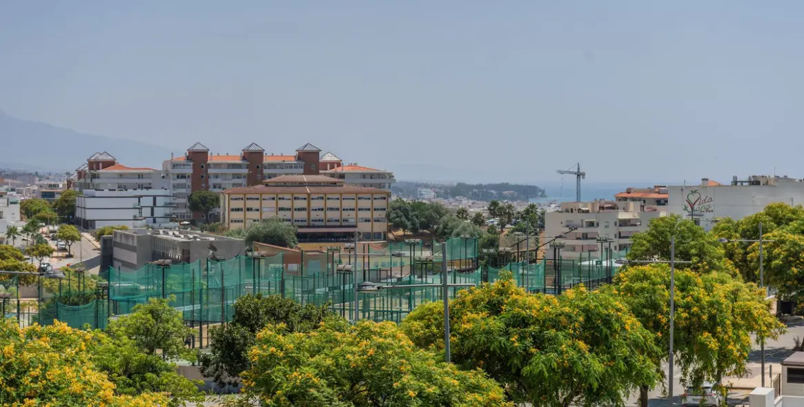 Sale of middle floor apartment in Estepona 20