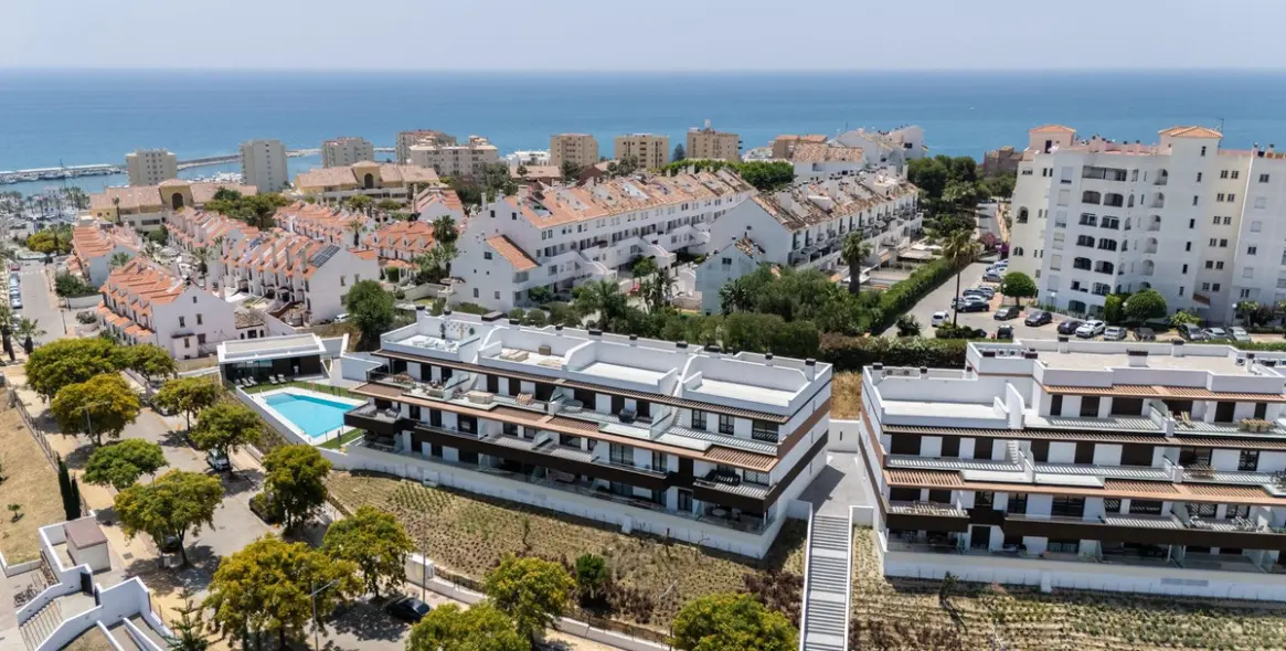 Venta de apartamento en planta media en Estepona 21