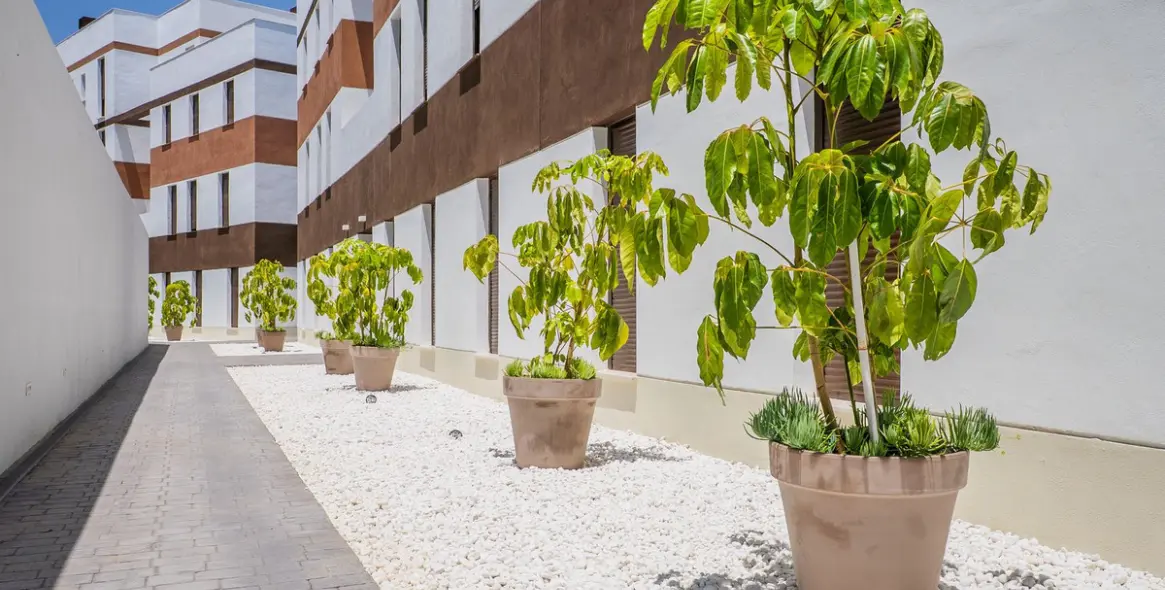 Venta de apartamento en planta media en Estepona 24