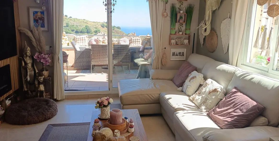 Sale of penthouse in Calahonda 21