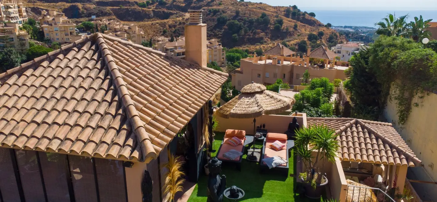 Sale of penthouse in Calahonda 1