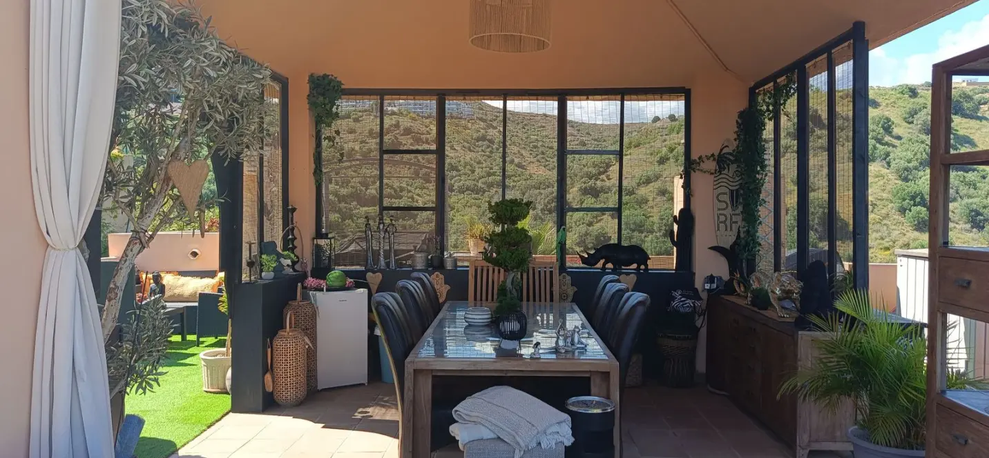Sale of penthouse in Calahonda 3