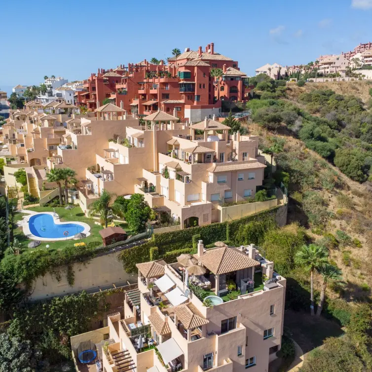 Sale of penthouse in Calahonda