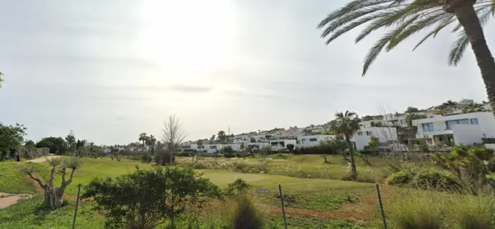 Sale of residential plot in El Paraiso 2