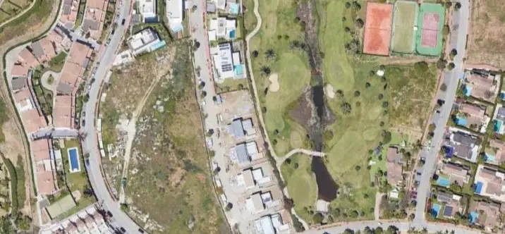 Sale of residential plot in El Paraiso 3