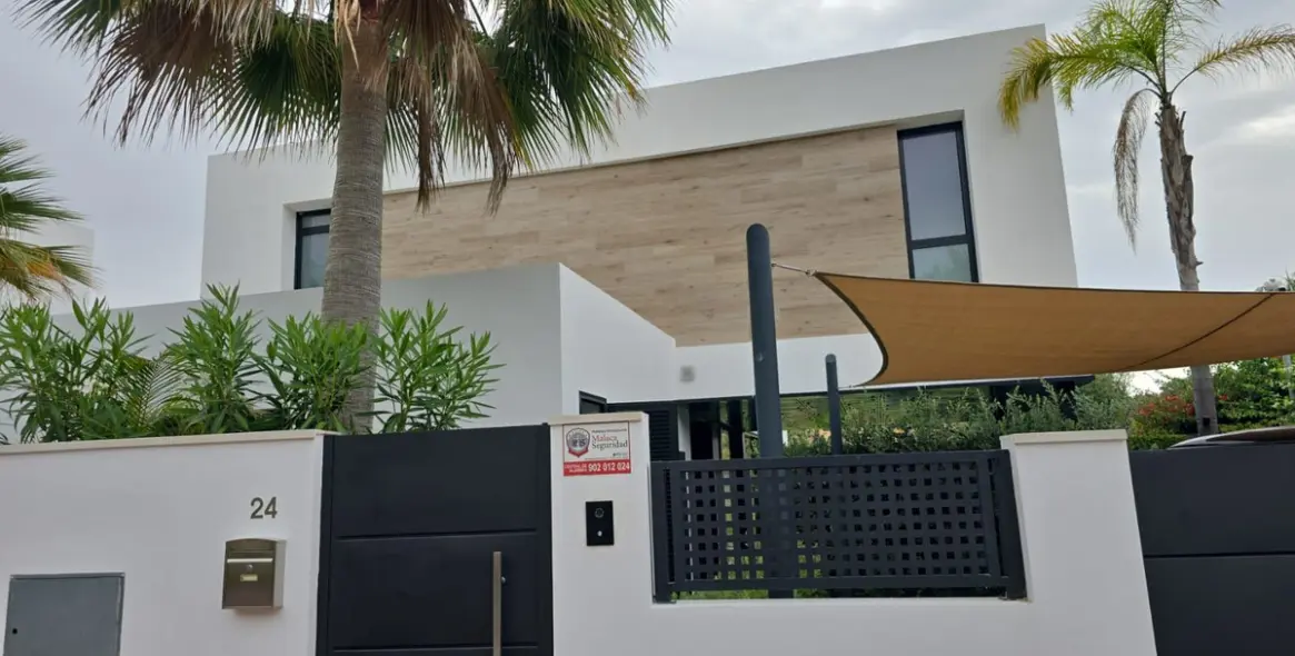 Sale of residential plot in El Paraiso 5