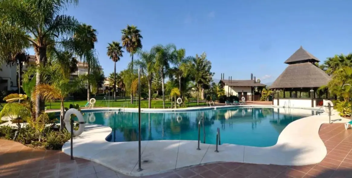 Sale of residential plot in El Paraiso 6
