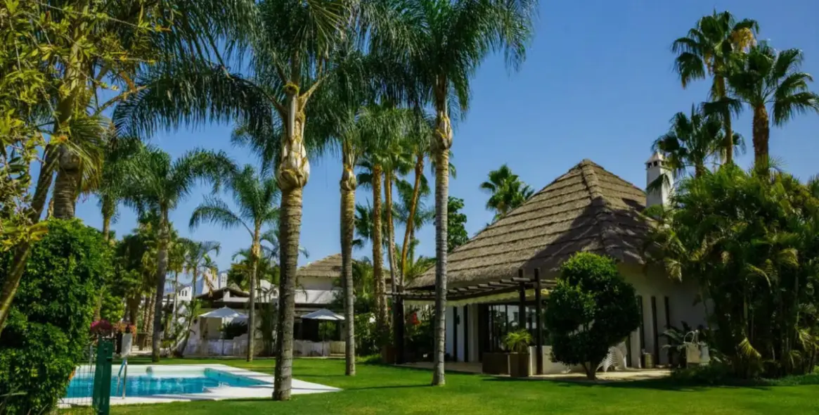 Sale of residential plot in El Paraiso 14