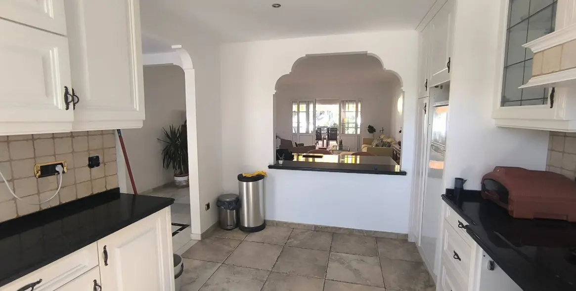 Long-term rent of middle floor apartment in El Presidente 3