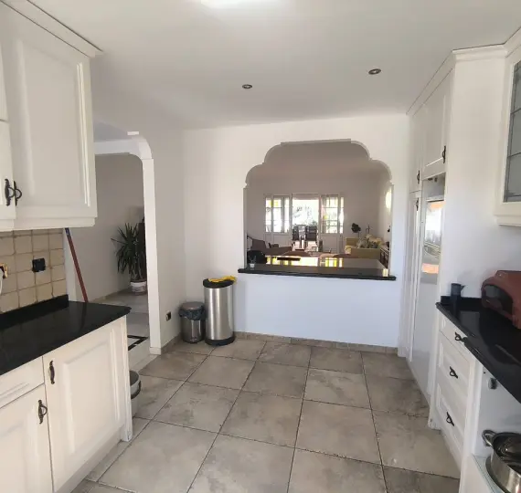 Long-term rent of middle floor apartment in El Presidente