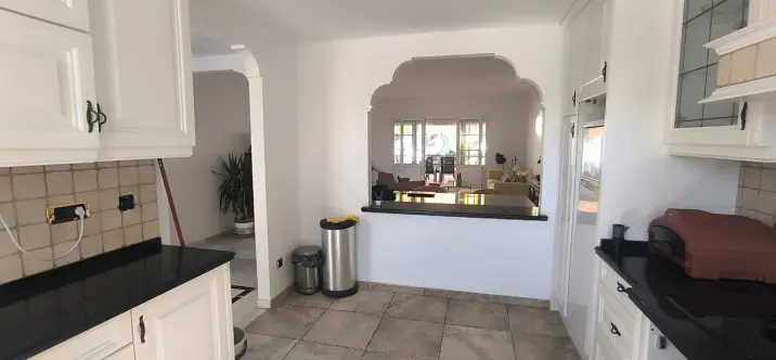 Long-term rent of middle floor apartment in El Presidente 2