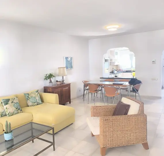 Long-term rent of middle floor apartment in El Presidente