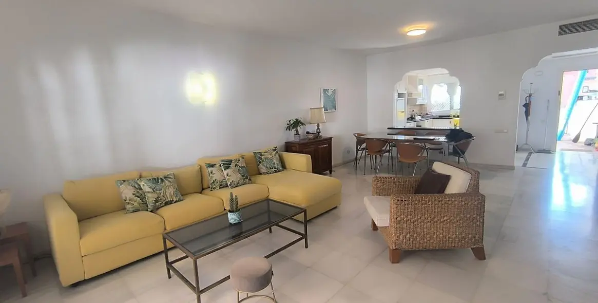 Long-term rent of middle floor apartment in El Presidente 5