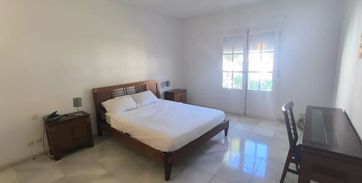 Long-term rent of middle floor apartment in El Presidente 8
