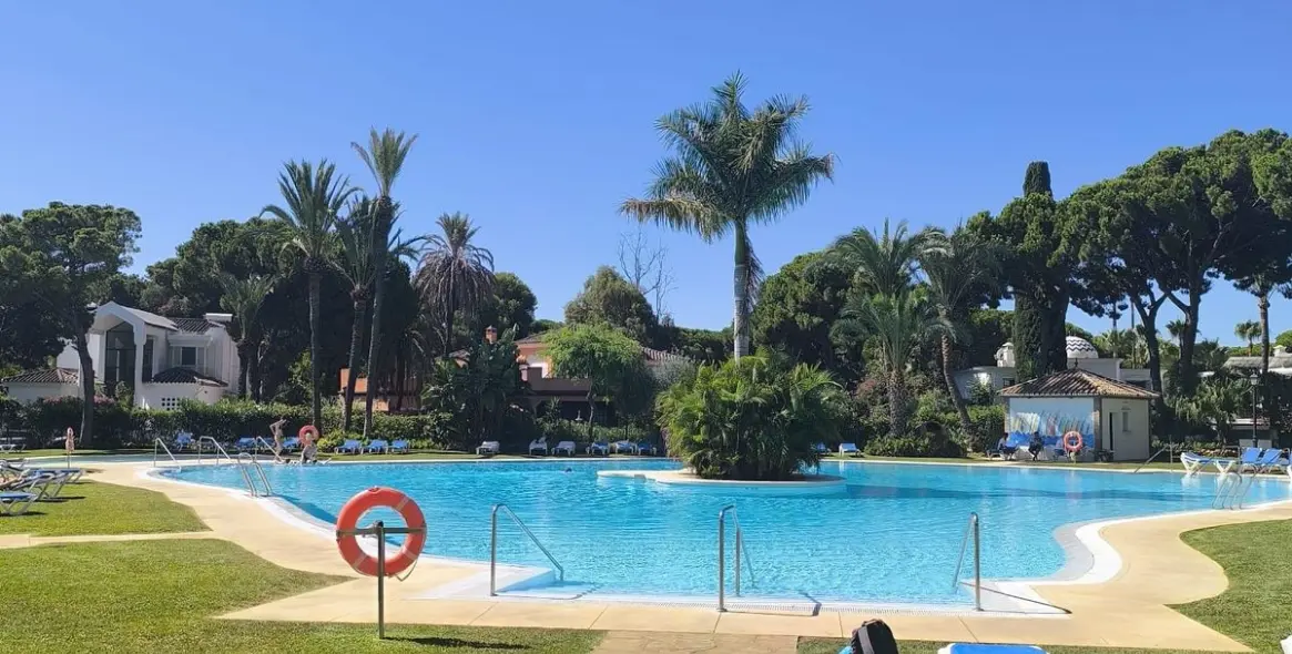 Long-term rent of middle floor apartment in El Presidente 15