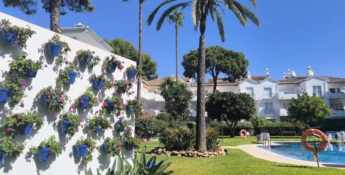 Long-term rent of middle floor apartment in El Presidente 16