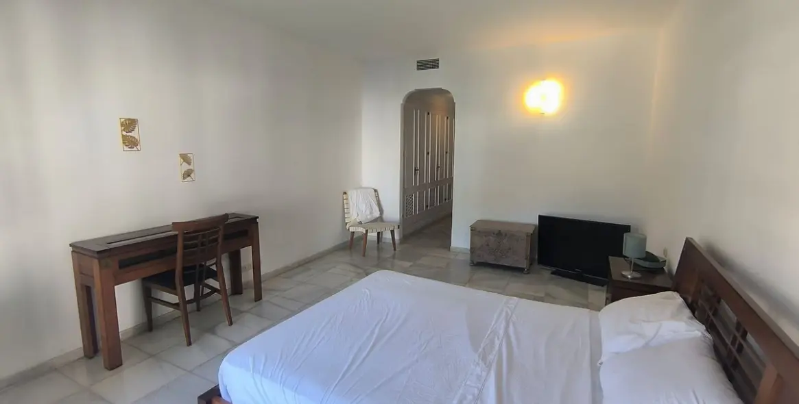 Long-term rent of middle floor apartment in El Presidente 17