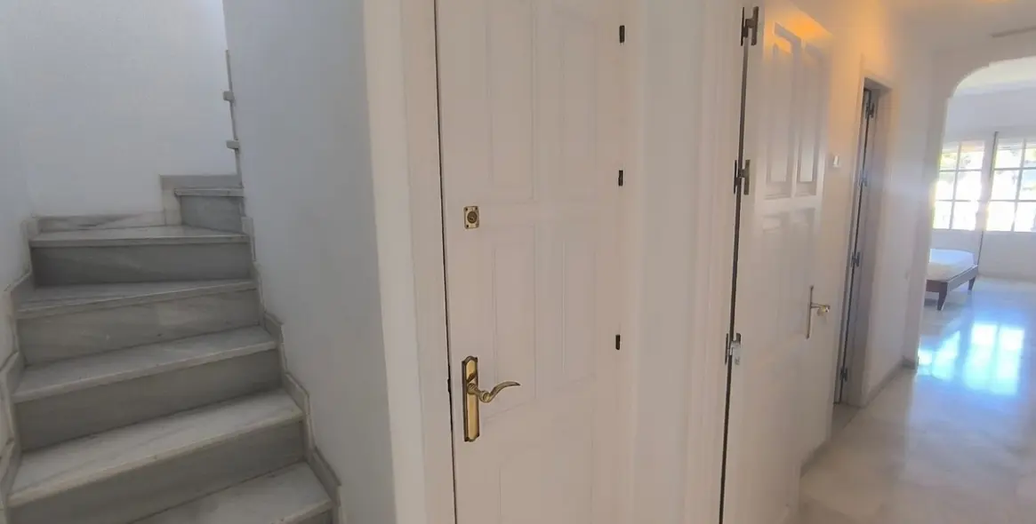 Long-term rent of middle floor apartment in El Presidente 19