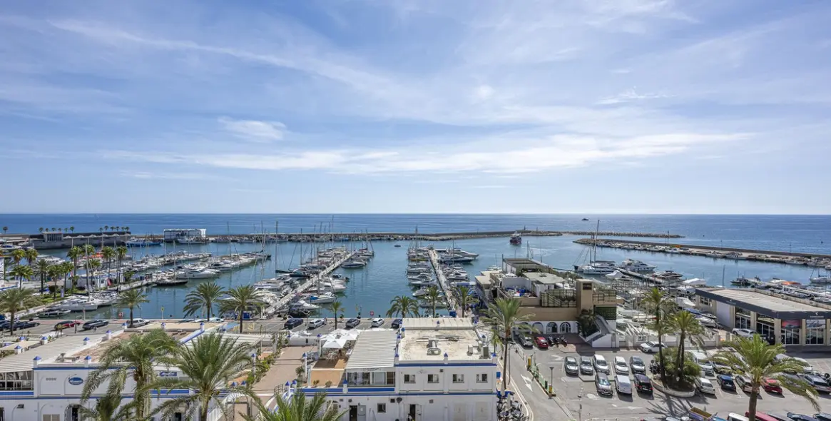 Продажа апартаментов на среднем этаже в Estepona 1