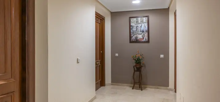 Sale of middle floor apartment in Estepona 1