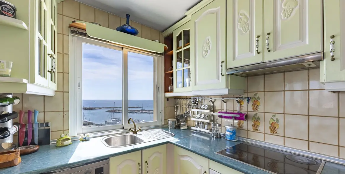 Продажа апартаментов на среднем этаже в Estepona 3