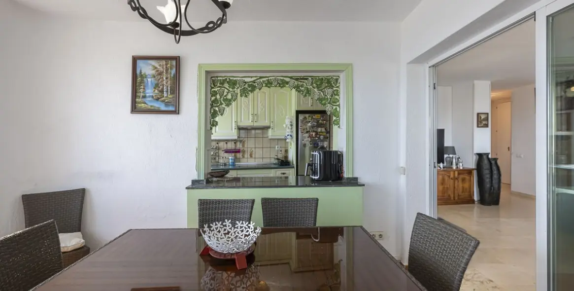 Продажа апартаментов на среднем этаже в Estepona 4