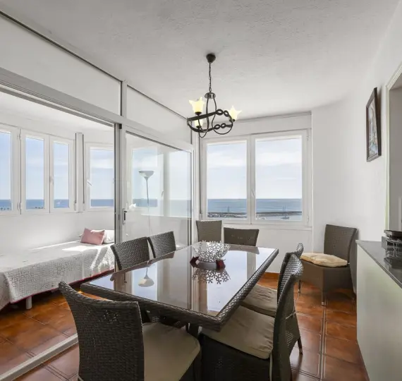 Sale of middle floor apartment in Estepona