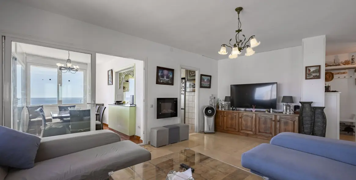 Продажа апартаментов на среднем этаже в Estepona 6