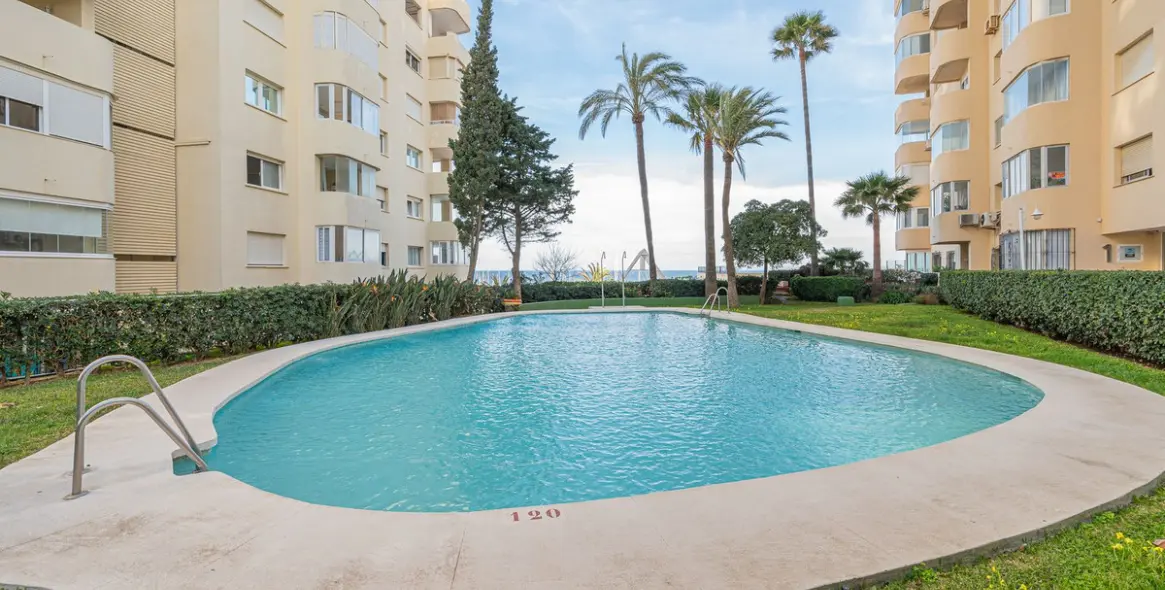 Продажа апартаментов на среднем этаже в Estepona 19