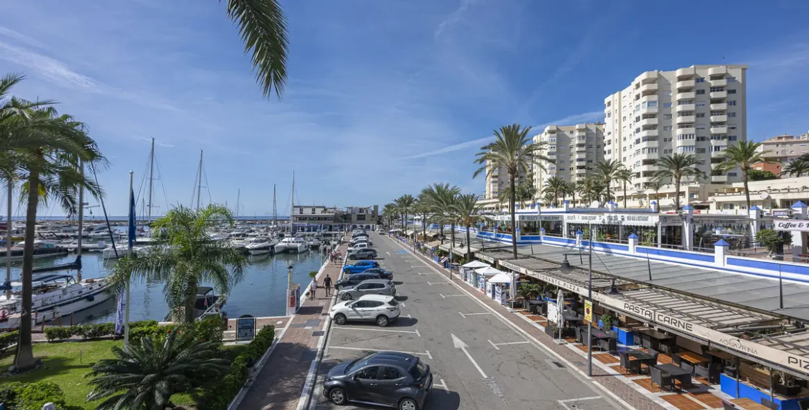 Продажа апартаментов на среднем этаже в Estepona 23
