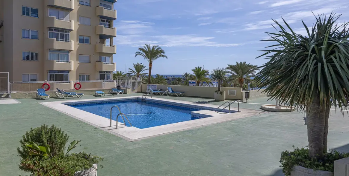 Продажа апартаментов на среднем этаже в Estepona 24